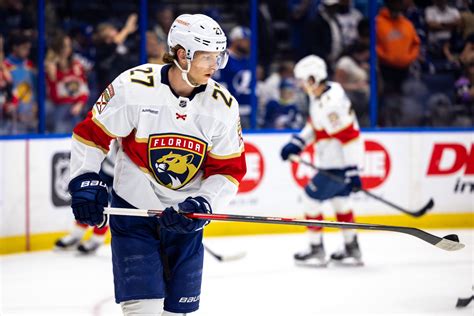 Panthers agree to three-year extension for forward Eetu Luostarinen